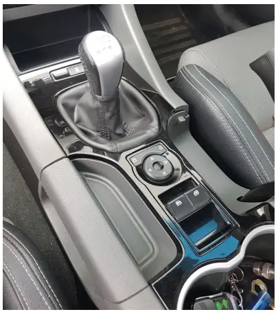 Aerpro Wireless Charger - Unclip the trim