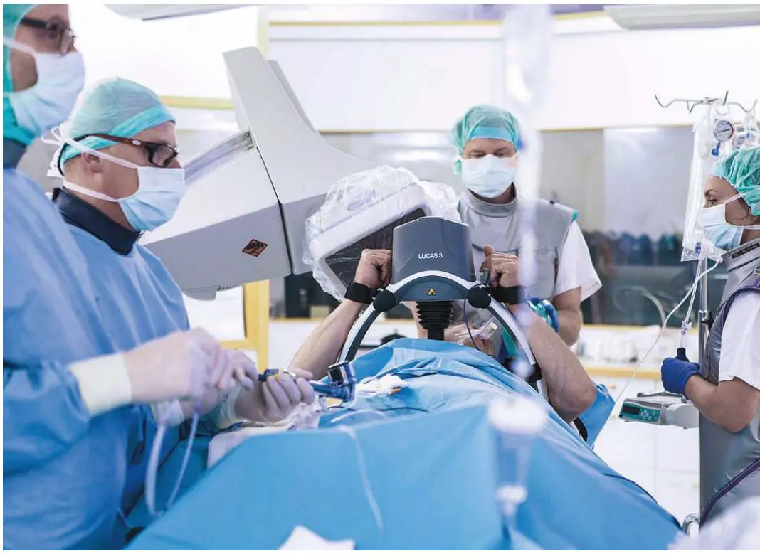 stryker LUCAS 3 Automatic Chest Compression Device User Manual - Proven. Safe. Effective