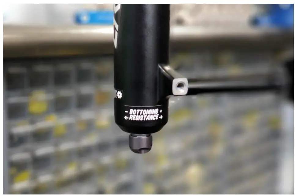 vorsprung Smashpot Bottomless Coil Spring System Instruction Manual - Adjuster Dial