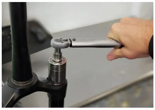 vorsprung Smashpot Bottomless Coil Spring System Instruction Manual - Use a Torque wrench and 28mm