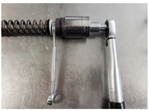 vorsprung Smashpot Bottomless Coil Spring System Instruction Manual - Use a Torque wrench + chamferless