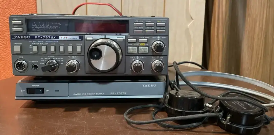 Yaesu Ft-857 Ultra-compact All-mode Transceiver Owner's Manual