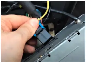 DISCOUNT- CAR -STEREO -A2D-GM3- Music- Streaming -Adapter- for -GM -Class -II- with- External -Device- fig 1