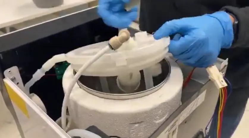 remove the coal tank lid