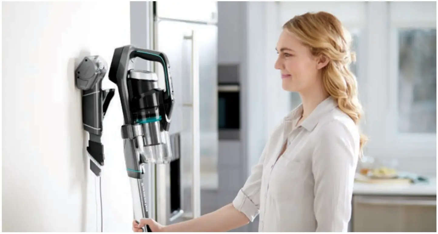 Bissell 2288 Series Iconpet Cordless Vacuum Cleaner - Charging the Battery 1