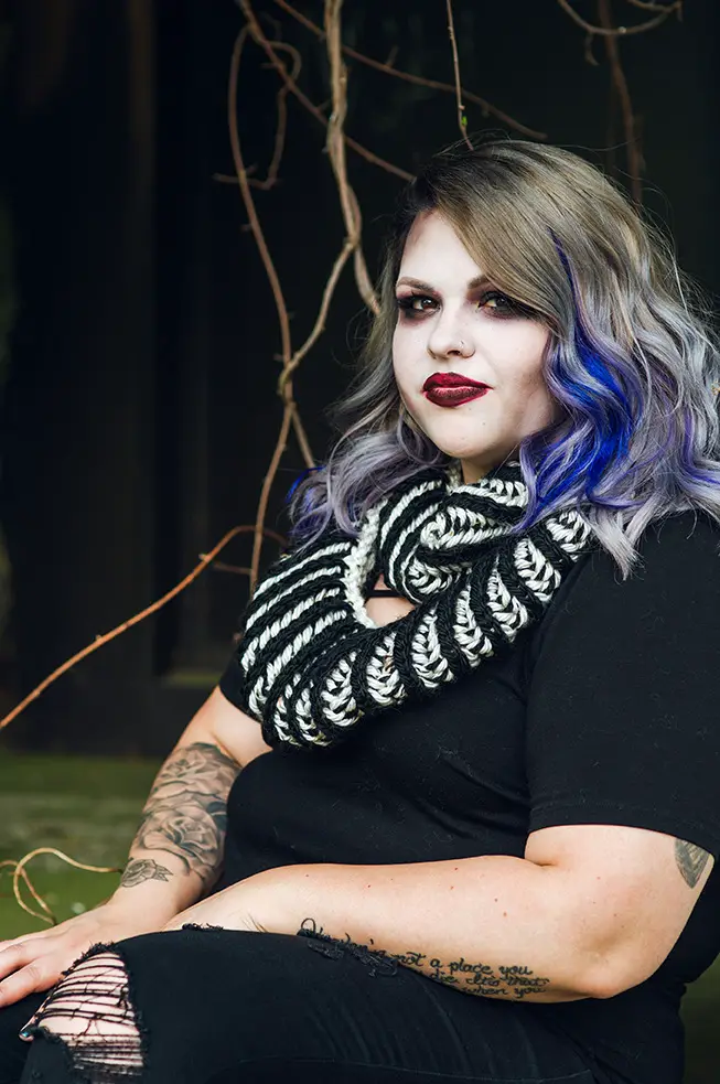 LION BRAND M21174 HT MIDNIGHT BRIOCHE COWL --qqq