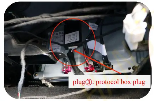 ansshow 3-Y Rear Entertainment Touch Screen Installation Guide - Connect the plug