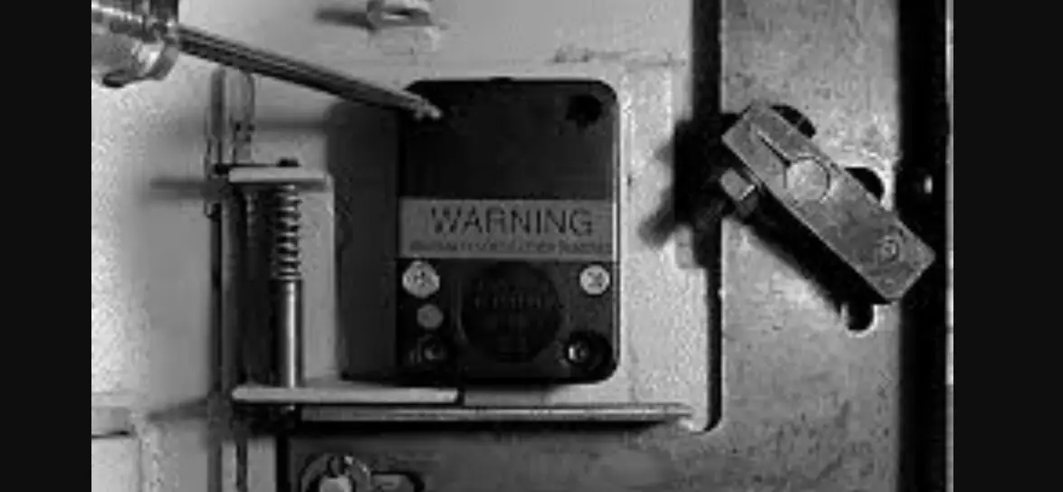 Sargent Greenleaf 6128 Electronic Safe Lock User Guide