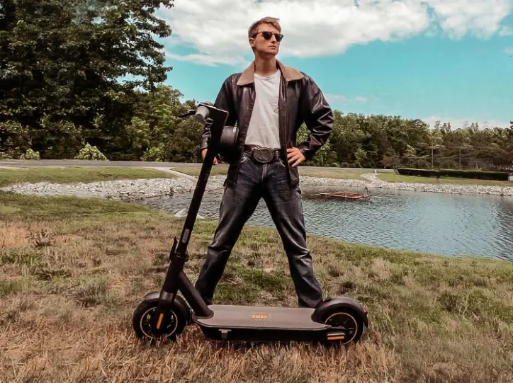 Segway Ninebot Max Electric Kick Scooter Instruction Manual Segway Ninebot Max Electric Kick Scooter Instruction Manual