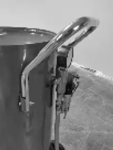 GLOBAL INDUSTRIAL 320777 20 Gallons Portable Sandblaster 07