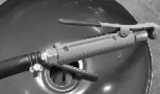 GLOBAL INDUSTRIAL 320777 20 Gallons Portable Sandblaster 09