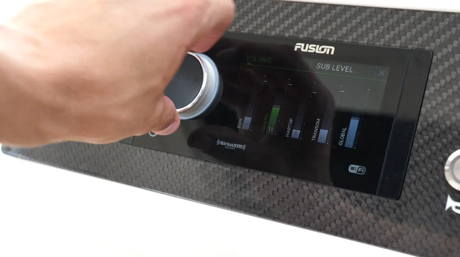 Fusion 010-01905-00 Apollo Ra770 Marine Entertainment System User Manual