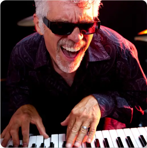 behringer 600-Watt 4-Channel PA System ULTRATONE 1