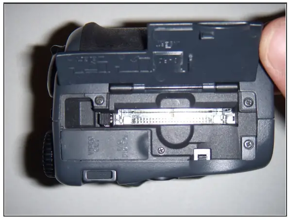 IFIXIT Nikon Coolpix 995 Memory Card - Figrue 2