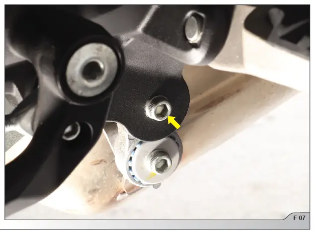 AKRAPOVIC-Ducati-Monster-950-Optional Link-Pipe-Collector-fig-10