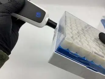 bluechiip-Handheld-Reader-and-Attachments-14