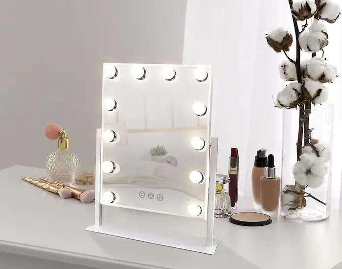 Mirabella Genio I003981 Wi-fi 12 Led Bulb Hollywood Mirror User Guide Mirabella Genio I003981 Wi-fi 12 Led Bulb Hollywood Mirror User Guide