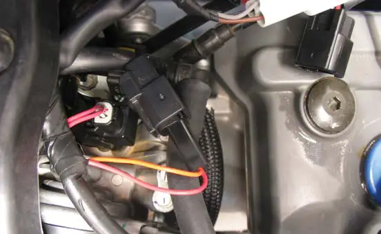 DYNOJET-PC6-20001-Power-Commander-6-Installation-06