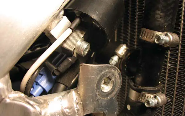 DYNOJET-PC6-20001-Power-Commander-6-Installation-08