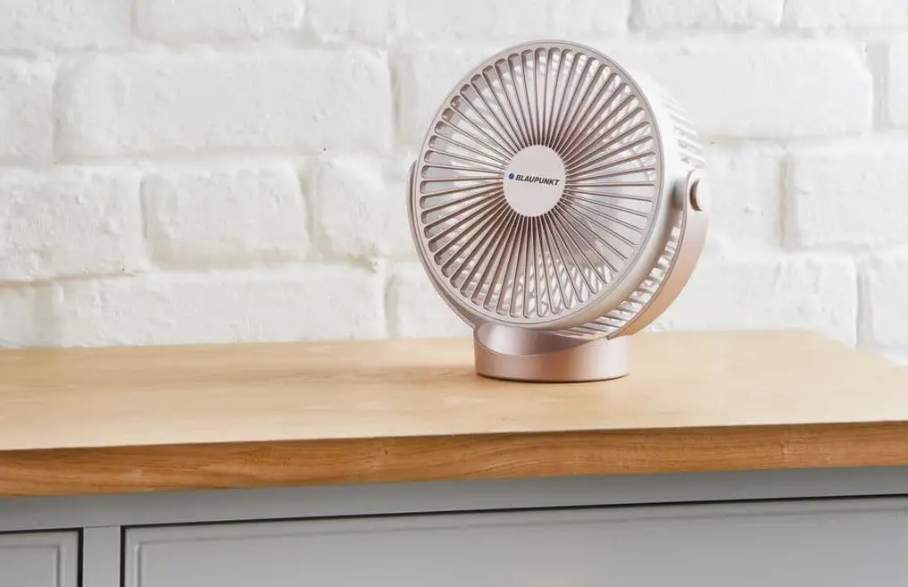 Blaupunkt 368370 7 Inch Cordless Desk Fan Owner's Manual