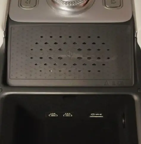 GENESIS G90 - PHONE PROJECTION 2