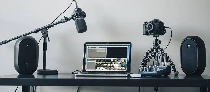 Behringer 1c-bk Ultra-compact Monitor Speakers Instruction Manual