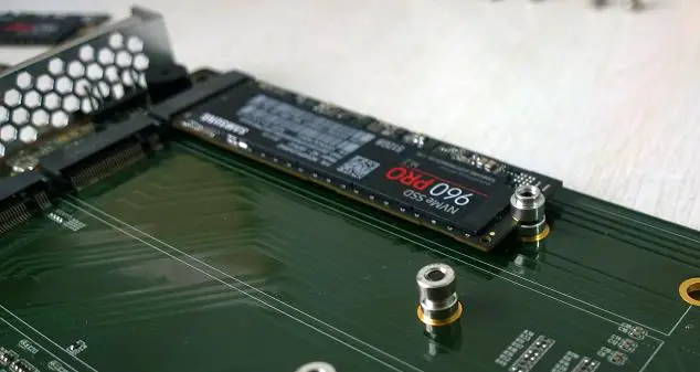 High Point Thunderbolt NVMe Drive Installation 5