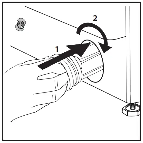 Cleaning the water filter / draining residual water
