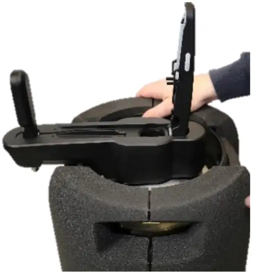 Attaching the dispensing head