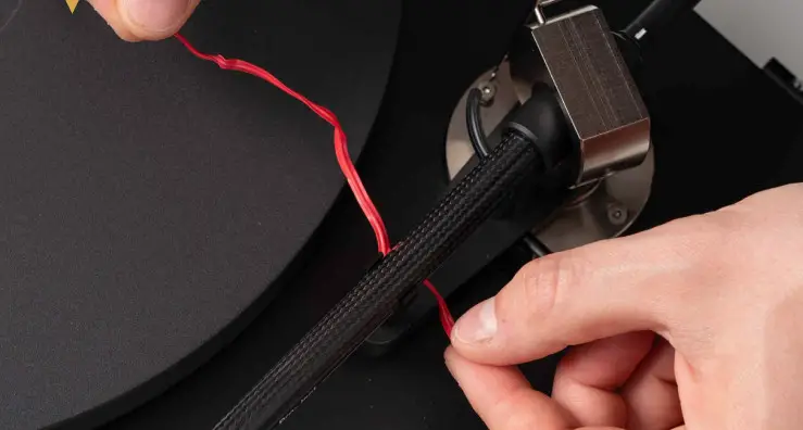 Pro-Ject Audio Systems Debut Carbon - 12