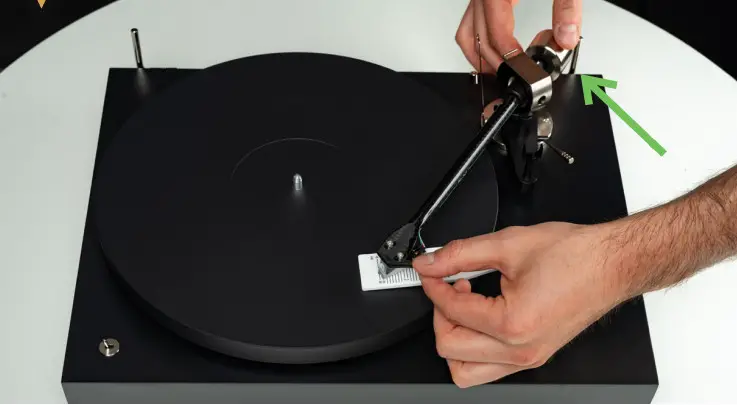 Pro-Ject Audio Systems Debut Carbon - 17