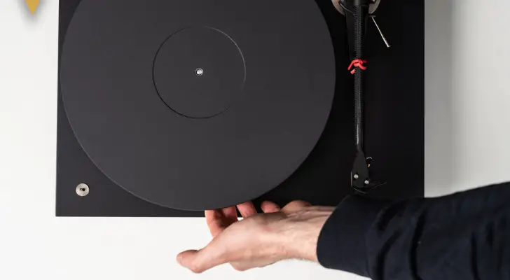 Pro-Ject Audio Systems Debut Carbon - 7
