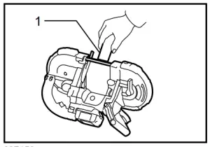 makita DPB180 Cordless Portable Band Saw - Cutting lubricant
