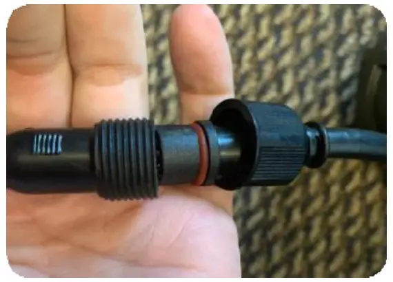 Solera HYBRID 365 AREA LIGHT - CONNECT SOLAR PANEL TO FIXTURE