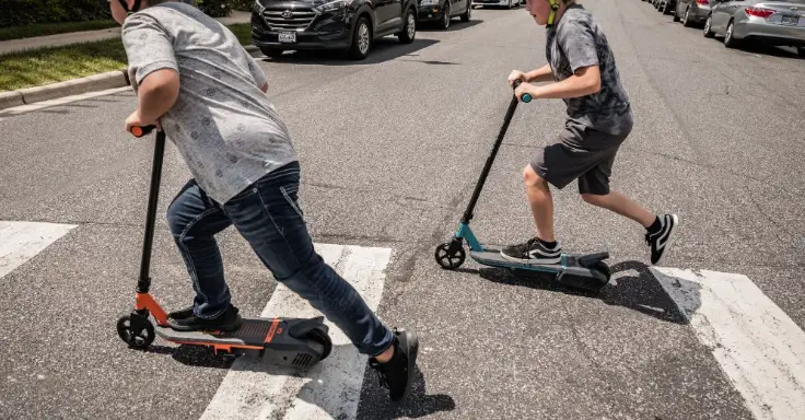 Mongoose React E1, React E2 Electric Scooter Owner's Manual Mongoose React E1, React E2 Electric Scooter Owner's Manual