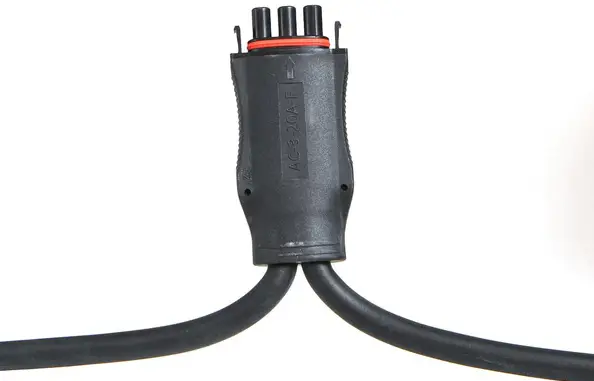 APsystems-2300532-25A-AC-Connector-EN-3-Wire-PRODUCT