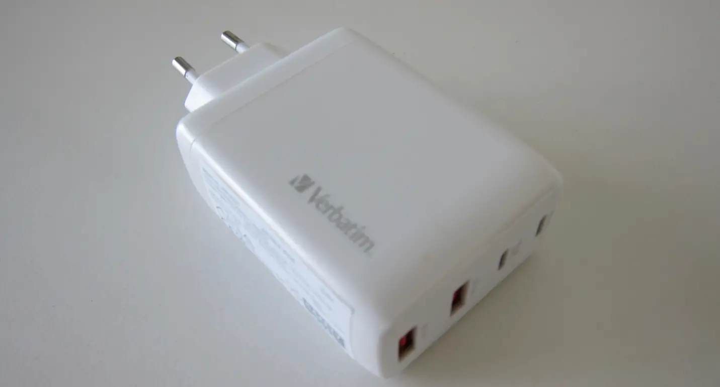 Verbatim Vapuc057 4-port 100w Pd And Qc 3.0 Gan Usb Charger User Manual Verbatim Vapuc057 4-port 100w Pd And Qc 3.0 Gan Usb Charger User Manual