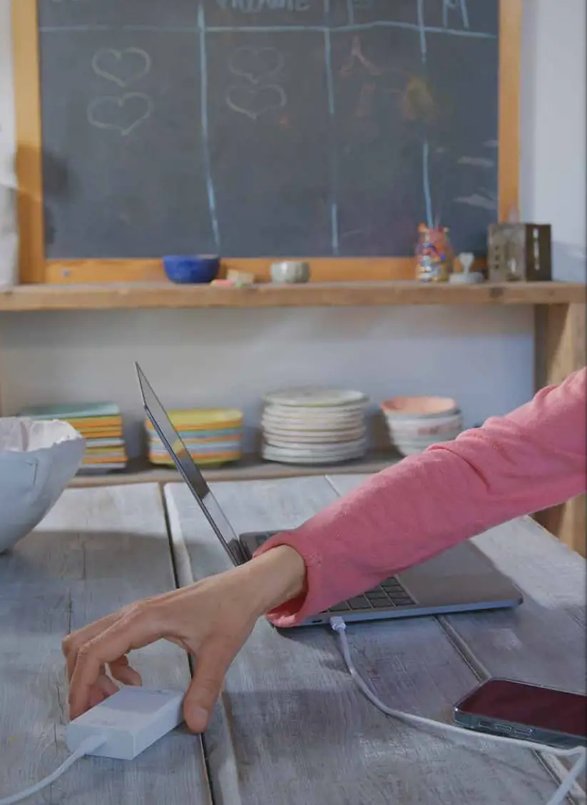 EINOVA Sirius 65W Universal Charger - Eggtronic