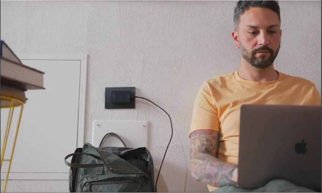 EINOVA Sirius 65W Universal Charger - efficient