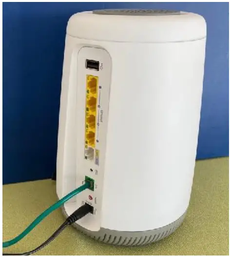 C4000BG CenturyLink Bonded Line DSL Router - Plug phone cable