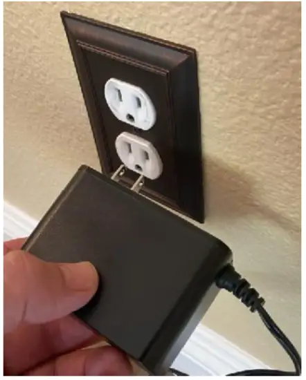 C4000BG CenturyLink Bonded Line DSL Router - Plug the power