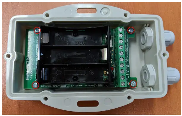 CalChip CONNECT SEN-000032-000 Digital Matter Falcon 4G Tracker - Inserting SIM Card