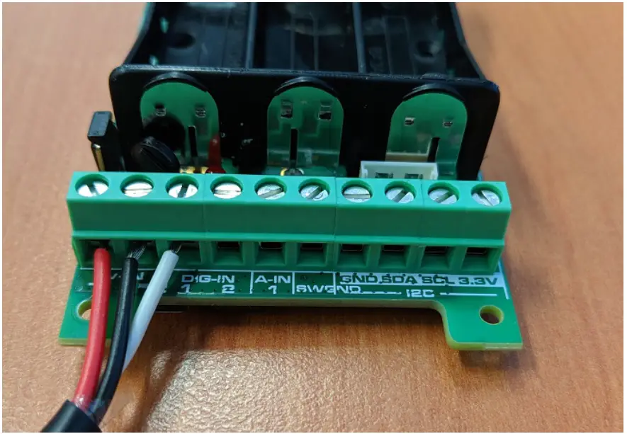 CalChip CONNECT SEN-000032-000 Digital Matter Falcon 4G Tracker - isplayed below