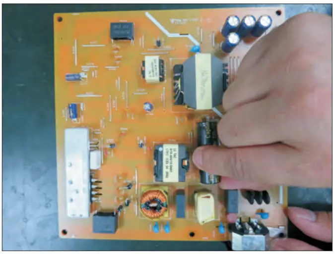 DELL U3223QE UltraSharp 32 4K USB C Hub Monitor - Figure 1