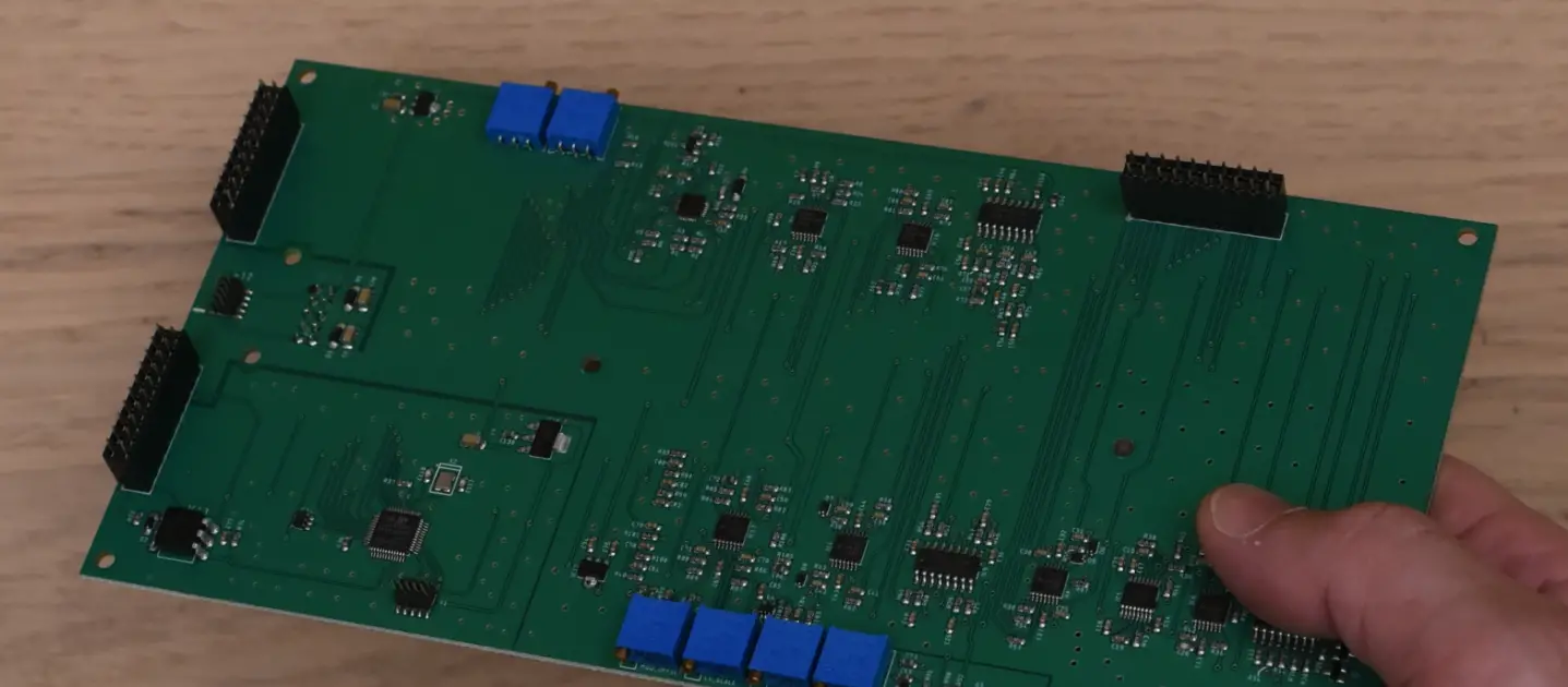 Connection of the top and bottom boards 03