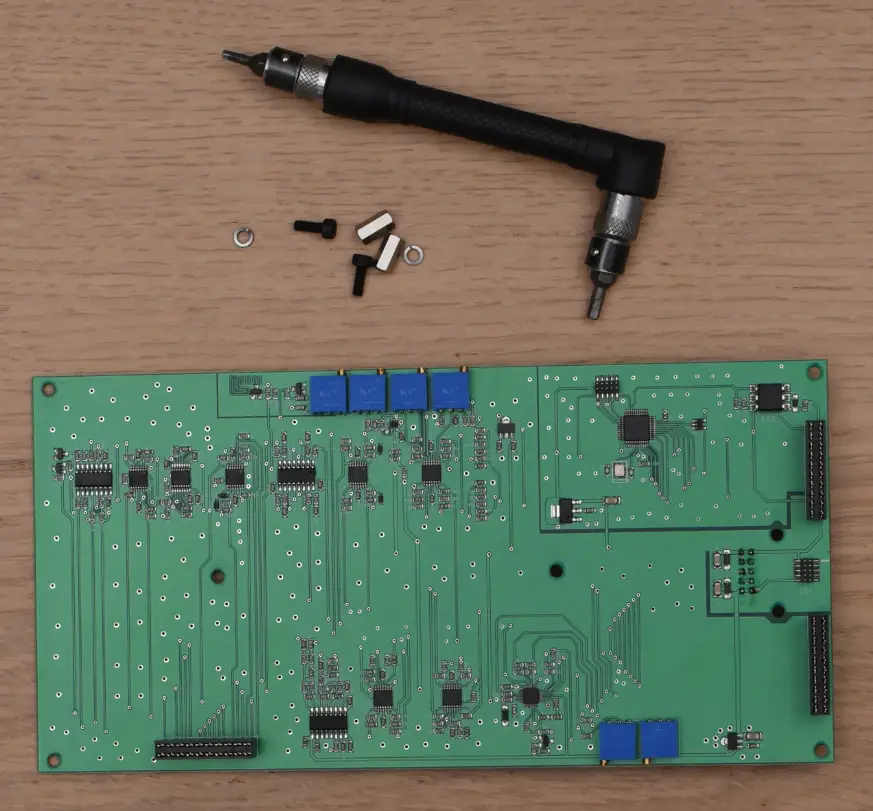 Connection of the top and bottom boards 04
