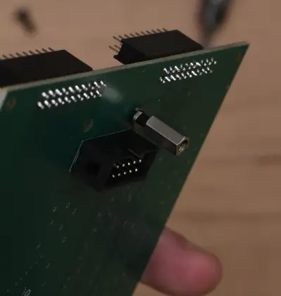 Connection of the top and bottom boards 05