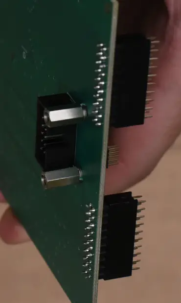 Connection of the top and bottom boards 06