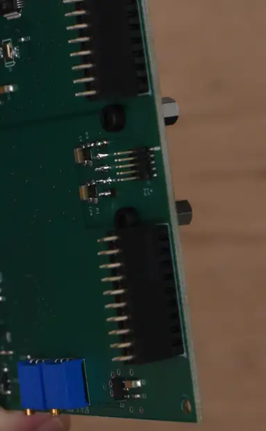 Connection of the top and bottom boards 07