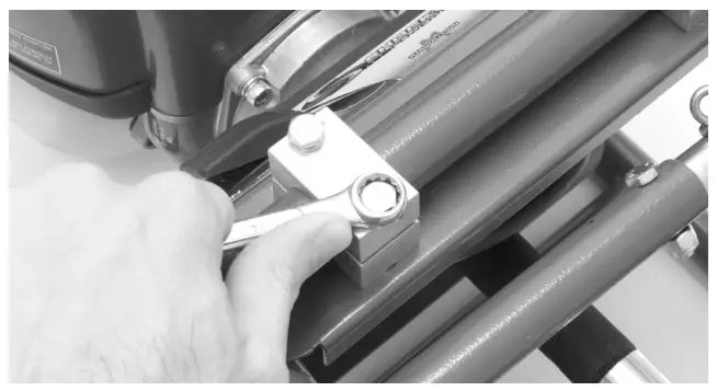 MARSHALLTOWN-SW100H-Shockwave-Power-Screed-3